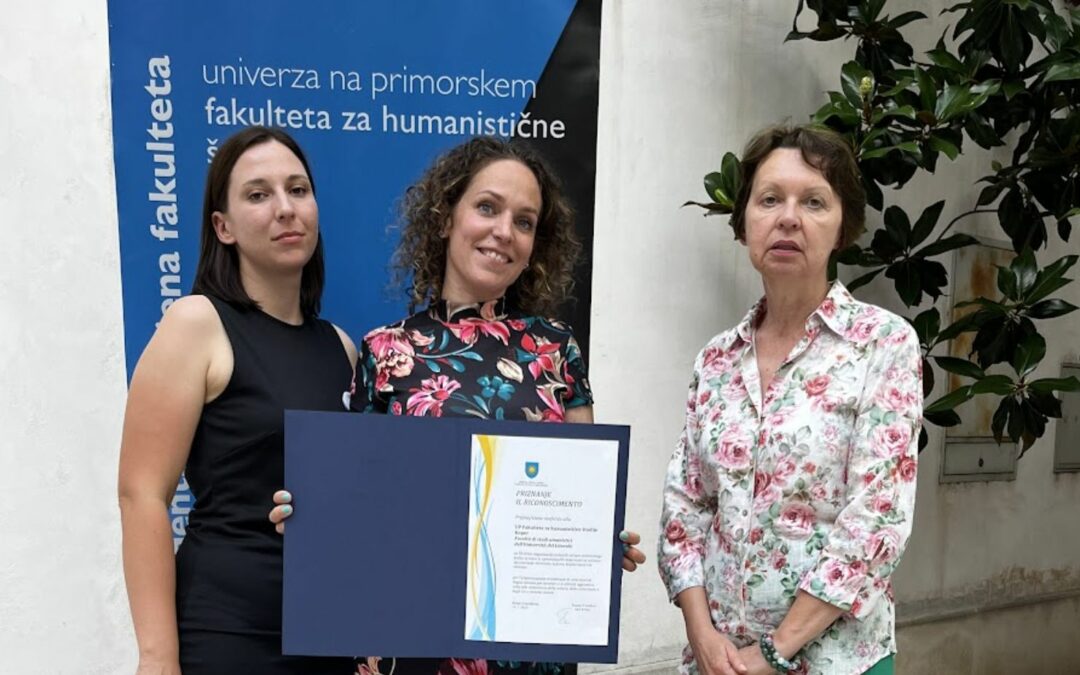 MOK UP FHŠ podelila priznanje za izvedbo poletnih tečajev slovenskega jezika