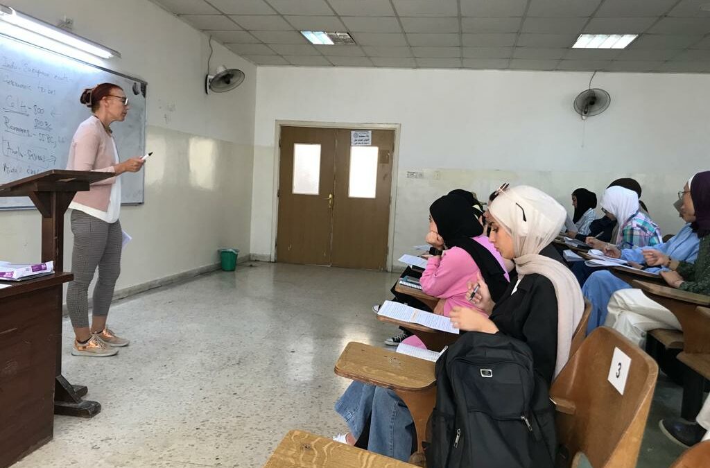 Dr. Melita Lemut Bajec iz Oddelka za uporabno jezikoslovje je v okviru projekta Erasmus+ Teaching Mobility predavala na Univerzi v Jordaniji