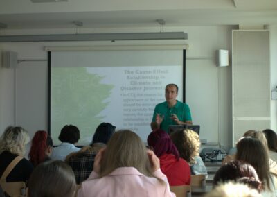 Z izr. prof. Abdulkadirjem Gölcüjem o problematiki podnebnih novic