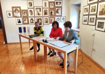 FHŠ podpisala pogodbo za zgodovinske raziskave za projekt Muzej prevozništva in tovorništva