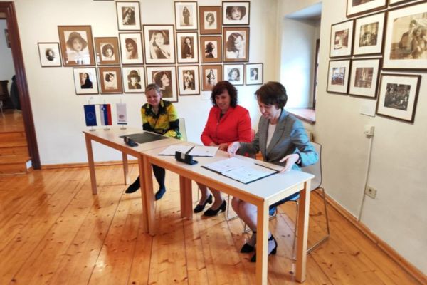 FHŠ podpisala pogodbo za zgodovinske raziskave za projekt Muzej prevozništva in tovorništva