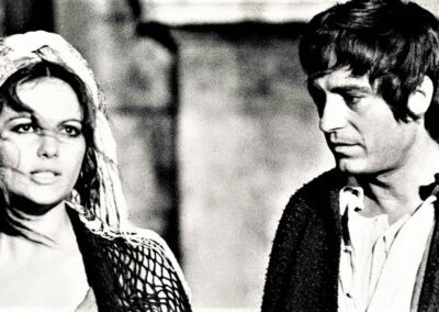 Le Madonne vestite e incoronate: una prima ipotesi di ricerca e di analisi di un fenomeno non solo europeo