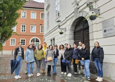 Študenti in študentke na Fakulteti za humanistične študije UP se ne učijo samo v predavalnicah