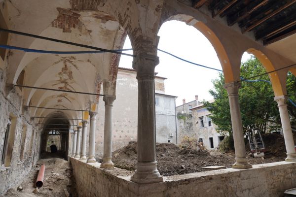 Kopija izdelka FB in UPOGLED