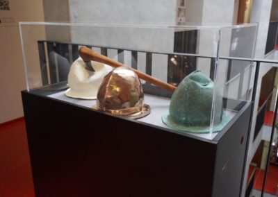 Razstava Povrnjeni sijaj prazgodovinskega brona: Negovska čelada iz Podzemlja na UP FHŠ