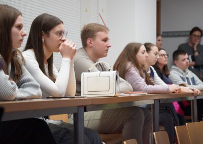 Uspešna izvedba informativnih dnevov na UP FHŠ