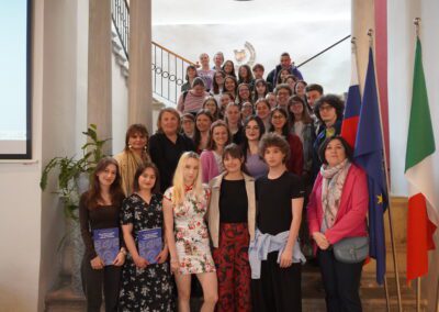 Un mare di storie tra immagini, lingue e culture / Morje zgodb med podobami, jeziki in kulturami