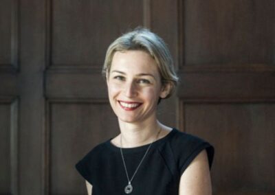 V SLOVENIJO PRIHAJA LEA YPI, PROFESORICA POLITIČNE TEORIJE NA LONDONSKI ŠOLI ZA EKONOMIJO IN POLITOLOGIJO, AVTORICA NAGRAJENEGA ROMANA SVOBODNA IN ROMANA POKONČNA