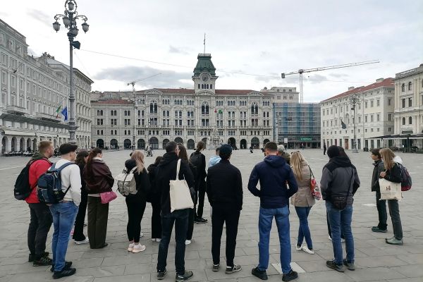 UPOGLED (14)